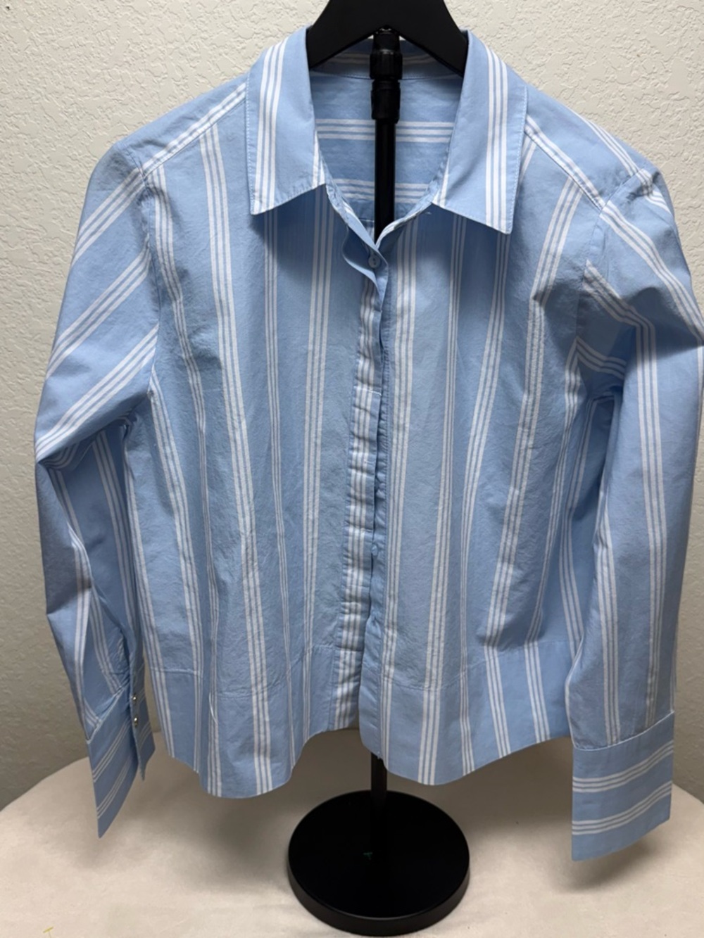 Source Unknown Light Blue and White Striped Button-Down Shirt